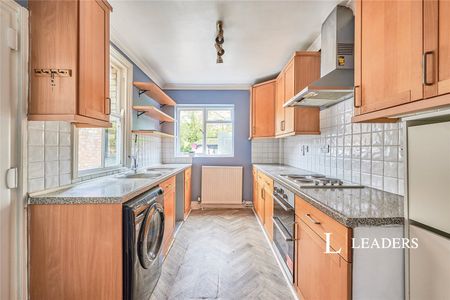 3 bedroom house to rent Southmill Road, Bishop's Stortford, Hertfordshire, CM23 - Photo 5