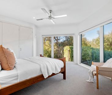 Absolute Beachfront Luxury with Panoramic Bay Views and Beach Access- Furnished or unfurnished options available! - Photo 3