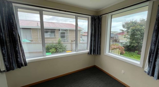 Family Home in West End - Photo 1