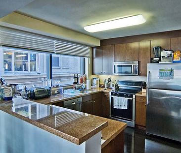 MODERN 1 BEDROOM APARTMENT IN CENTRAL TORONTO - Photo 2