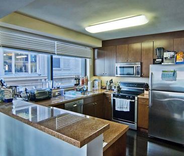 MODERN 1 BEDROOM APARTMENT IN CENTRAL TORONTO - Photo 4