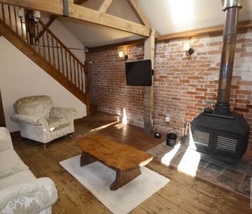 2 bedroom barn conversion to rent - Photo 2