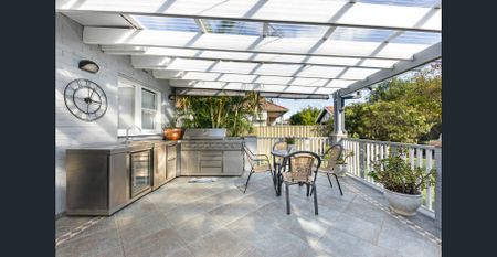 Contemporary Family Home Moments from Cabarita Waterfront - Photo 5