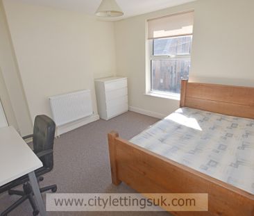 3 Bedroom End Terraced House - Photo 6