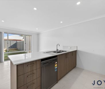 Stylish & Spacious 3 Bedroom Home with Generous Outdoor Living - Photo 2