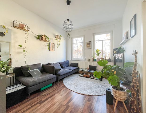 Sanierte Altbauwohnung mit Einbauküche! - Foto 1