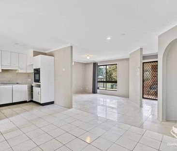 Spacious 3 Bedroom family home located in Morayfield - Photo 4