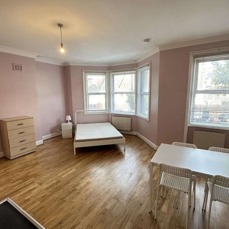 Studio to rent - Photo 1