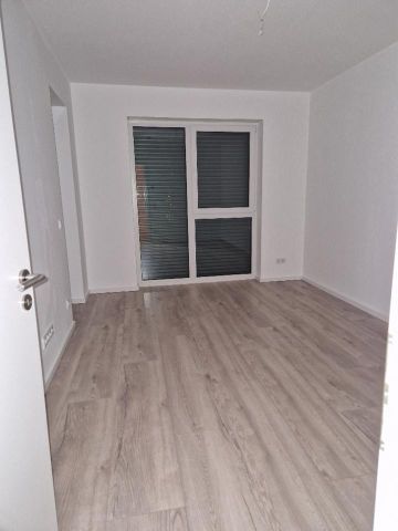 Neubau-Wohnung mit Balkon ,Kellerabteil und Stellplatz - Foto 3