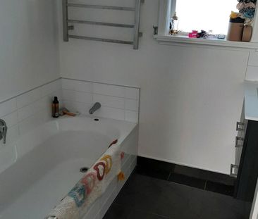 Dream family home: 3 bedroom, open-plan, back ... - Photo 5