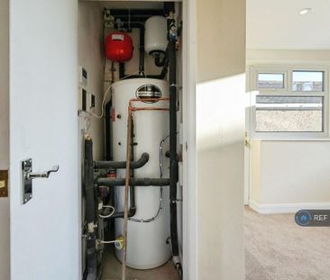 2 bedroom semi-detached house to rent - Photo 6