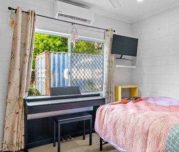 Spacious Family Home in Edmonton - Photo 4