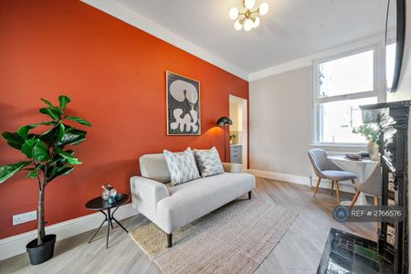 1 bedroom flat to rent - Photo 2