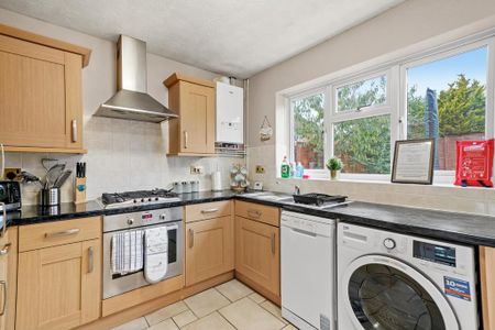 3 bedroom semi-detached house to rent - Photo 5