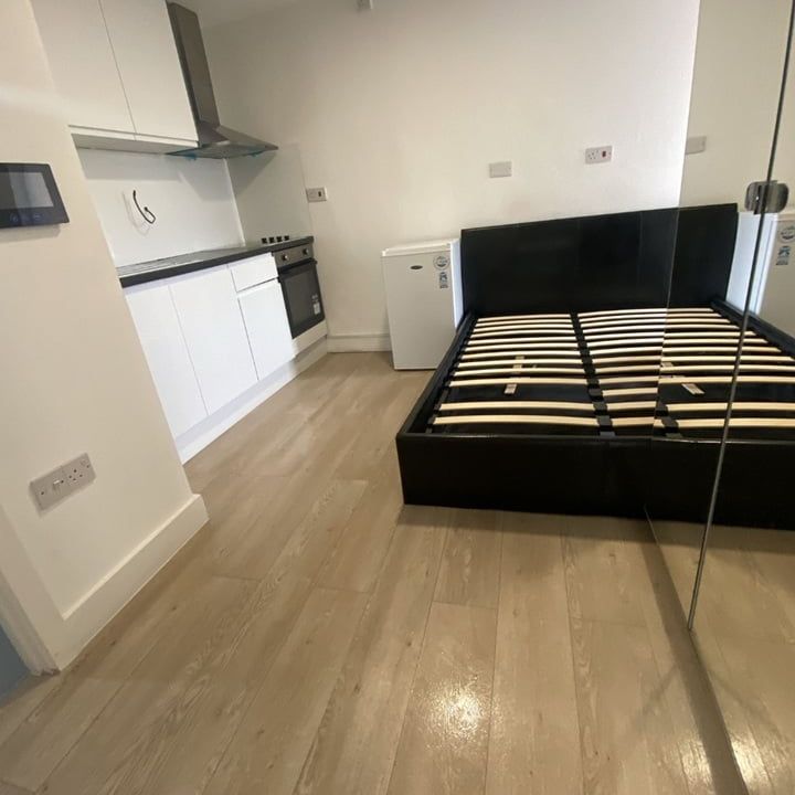 Studio Flat, Gillett Road, CR7 - Photo 1