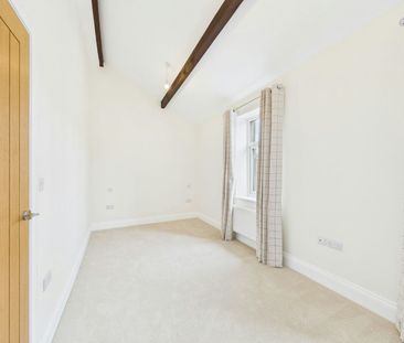 End of terrace house to rent on - Photo 1