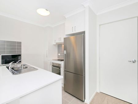 Modern, Easy Care Apartment - Photo 5