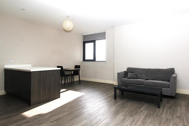 Studio to rent - Photo 1
