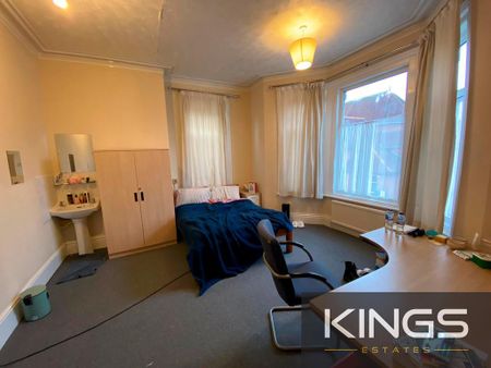 10 bedroom detached house to rent - Photo 5