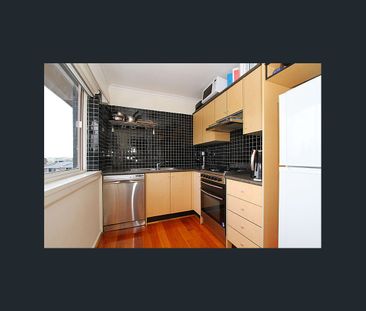 ONE BEDROOM APARTMENT IN THE HEART OF ESSENDON - Photo 4