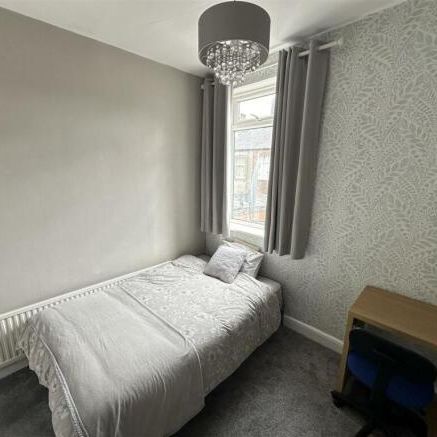 3 Bed Flat, Heaton Chapel, SK4 - Photo 1