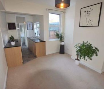 2 bedroom end of terrace house to rent - Photo 5