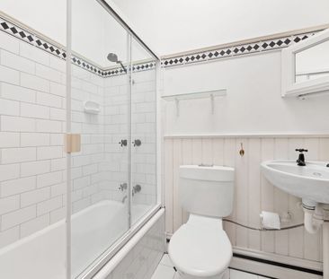 PRIZED LOCATION IN VERMONT SECONDARY COLLEGE SCHOOL ZONE (STSA) - Photo 5