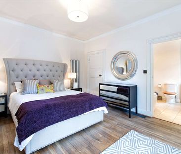 A charming terraced house providing spacious and neutrally decorate... - Photo 4