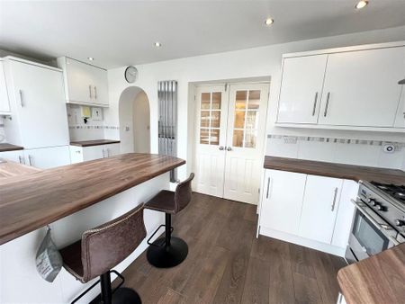 3 bedroom semi-detached house to rent - Photo 3