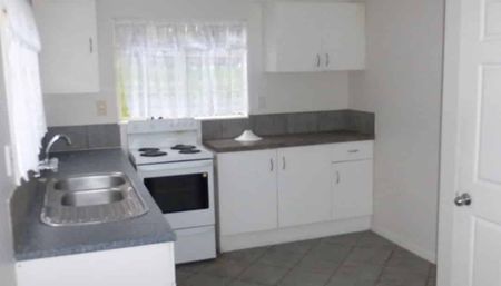 2 Bedroom Manurewa with water Included - Photo 5