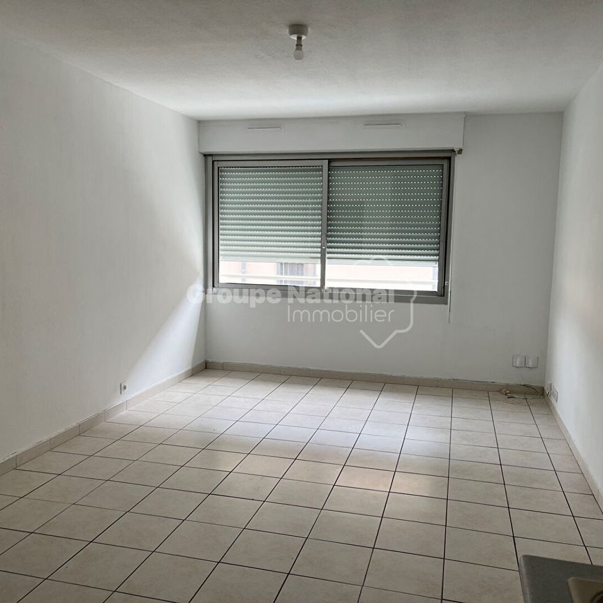 Appartement T2 NIMES, - Photo 1