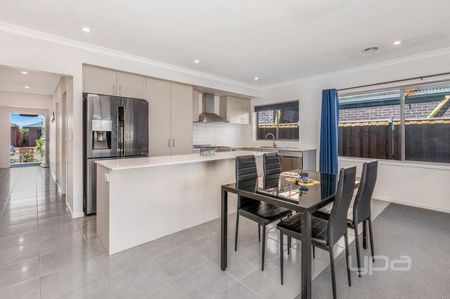 Perfect Family Home! - Photo 4