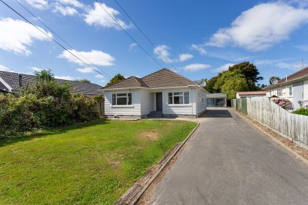 ON POPULAR SUVA ST – RICCARTON OFFERING 3 Bedrooms 1 Bathroom - Photo 4