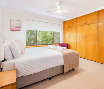 Spacious and Stylish Four Bedroom Home - Photo 6