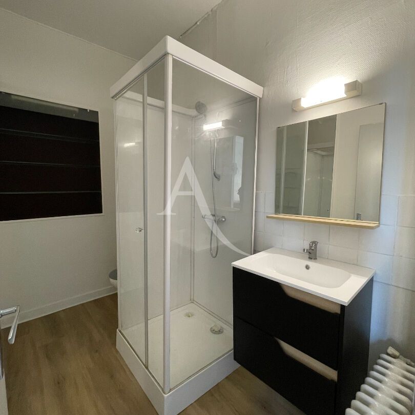 Location Appartement 1 pièce 29m² FONTENAY LE COMTE 85200 - Photo 1