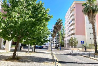 4 Bedroom Apartment with parking, Telheiras, Lisboa