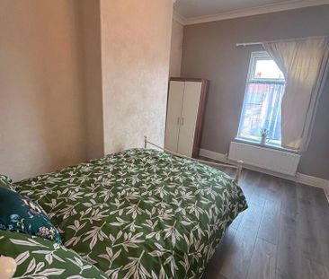 5 bedroom house of multiple occupation to rent - Photo 4