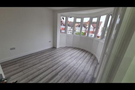 Room in a Shared House, Rayners Lane, HA2 - Photo 2