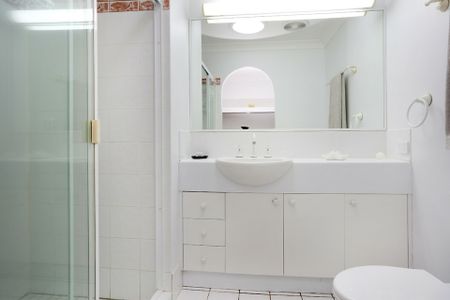 GRANNY FLAT INC ELECTRICITY, WATER, INTERNET AND SOME STREAMING SITES + USE OF POOL - Photo 5