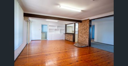 Three Bedroom Family Home - Photo 2