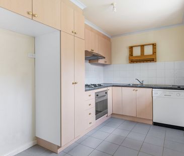 MODERN & SPACIOUS TWO-BEDROOM UNIT IN PRIME OAKLEIGH EAST LOCATION - Photo 4