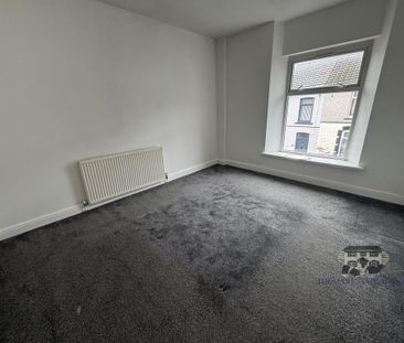 4 bedroom terraced house to rent - Photo 2