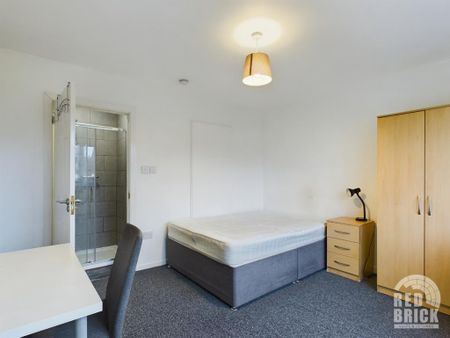 1 bedroom in a house share to rent - Photo 2
