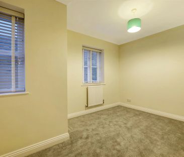 4 Bedroom House - Detached - Photo 3