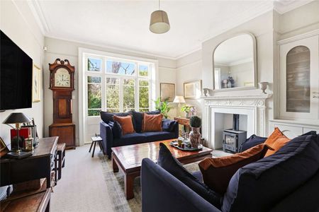 Beautiful family home with outstanding entertaining space and a fabulous garden. - Photo 4