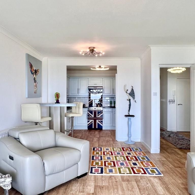 2 bedroom flat to rent - Photo 1