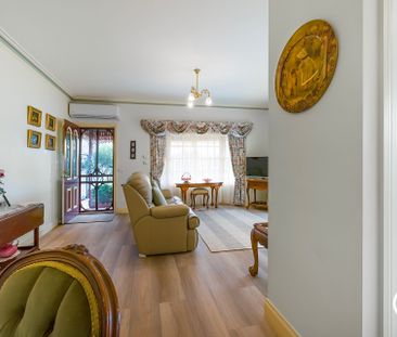 Central Perfection! Incl. Fridge, Washing Machine and Clothes Dryer. - Photo 6