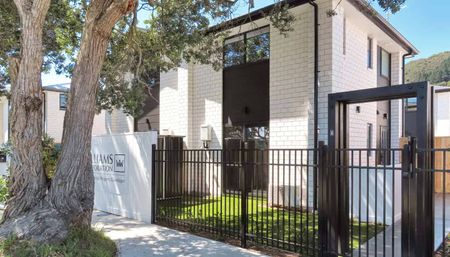 Modern home in Waterloo - Photo 5