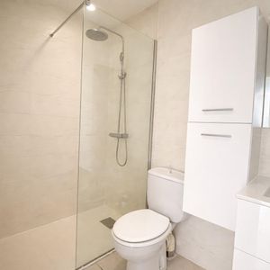 Location Appartement 1 pièce 18m² MARIGNANE 13700 - Photo 2