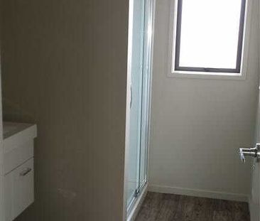 Fully Furnished Brick Townhouse – Walk to University This well-pres... - Photo 5